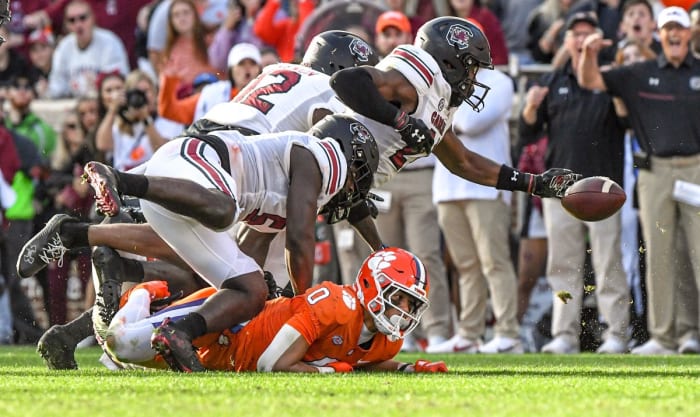 Nick Emmanwori recovering Antonio Williams' punt return fumble in the 2022 Palmetto Bowl (26th Nov., 2022)